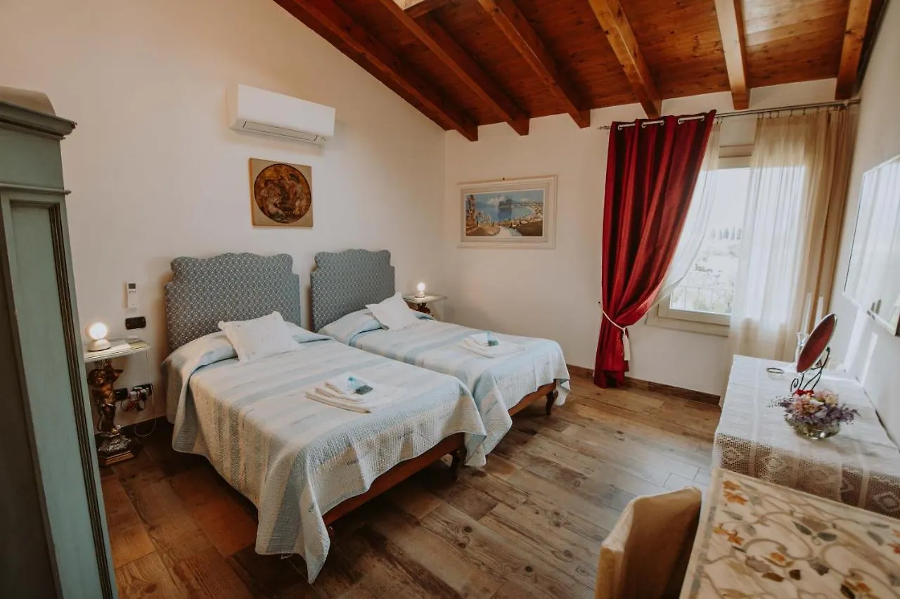 Oda ve Kahvaltı B&B Casa Santa Lucia Manerba del Garda