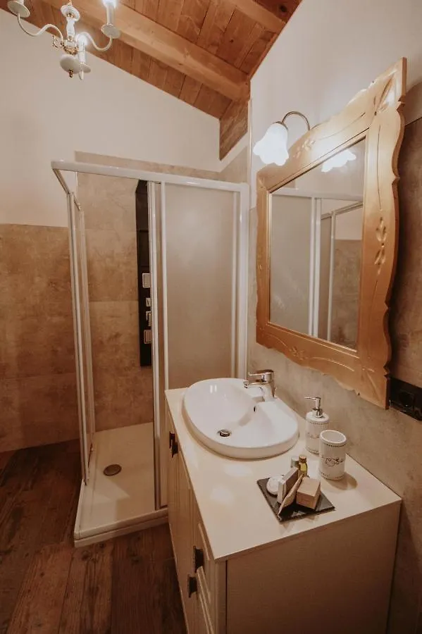 Oda ve Kahvaltı B&B Casa Santa Lucia Manerba del Garda